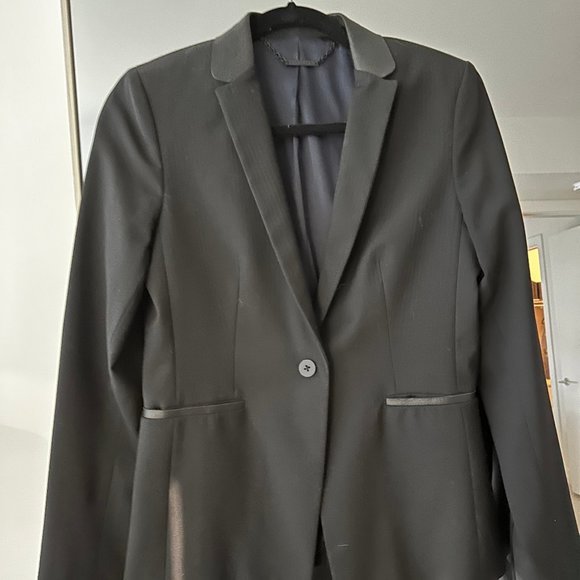 Elie Tahari Fitted Black Blazer - Picture 1 of 3